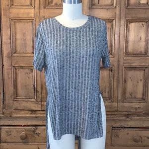 High-low slit T-Shirt